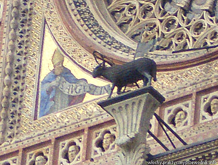 Baranek na fasadzie katedry w Orvieto